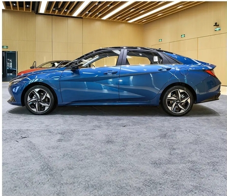 Hyundai Elantra 5 Seater Luxury Petrol Sedan for High Speed and Powerful Performance
