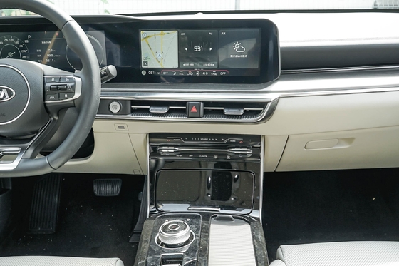 Kia K5 Sedan 4 Doors 5 Seats Left Steering Gasoline Cars 176kw Maximum Speed 220 Power
