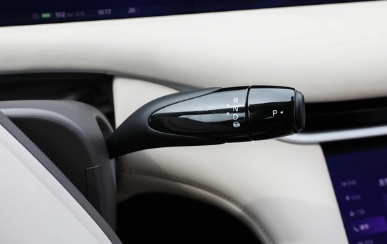 2023 High Power 4WD Zhiji LS6 EV Sports Car with Pure Electric Range of 560-702km